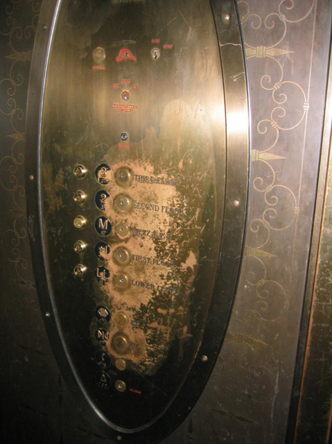 b16